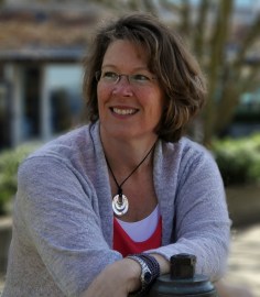 Hostetter Author Photo (1)
